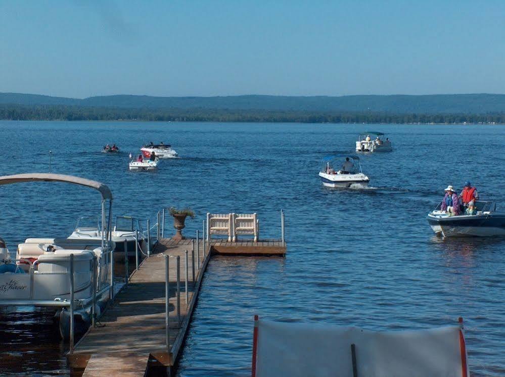 Sands On Golden Lake Екстериор снимка